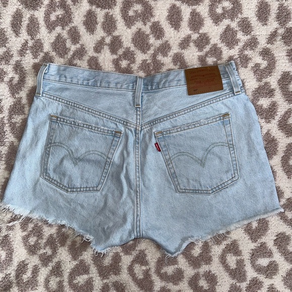 Levi’s 501 Shorts - Picture 5 of 6